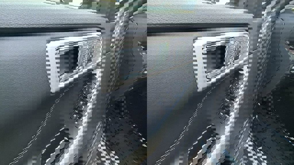 Used 2020 Ford Explorer Limited w/ Class III Trailer Tow Package image 12