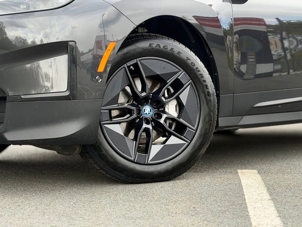 Certified 2024 BMW iX xDrive50 w/ Premium Package AWD/4WD image 2
