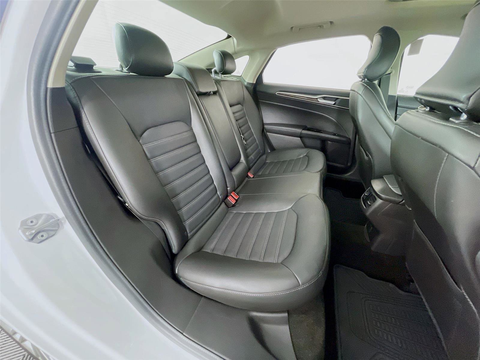 Used 2016 Ford Fusion SE w/ Equipment Group 202A FWD image 30