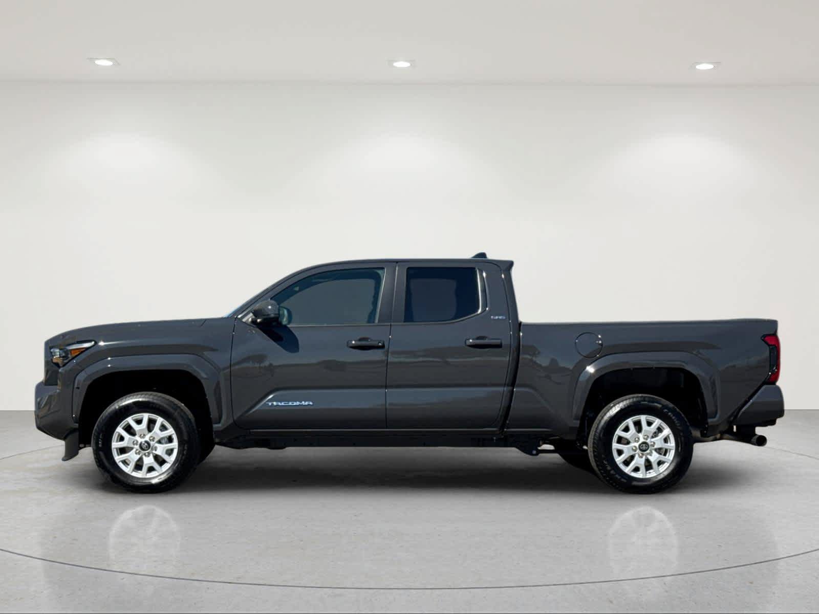 Used 2026 Toyota Tacoma SR5 AWD/4WD image 3