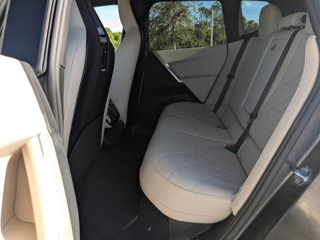 Used 2023 BMW iX xDrive50 image 15