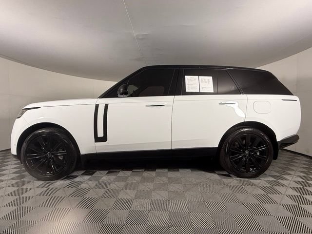 Used 2025 Land Rover Range Rover SE AWD/4WD image 3