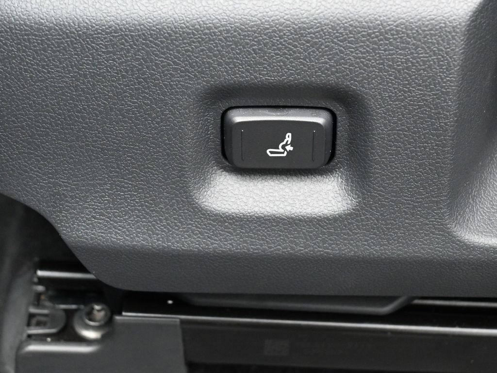 Certified 2025 Toyota Tacoma SR5 AWD/4WD image 12