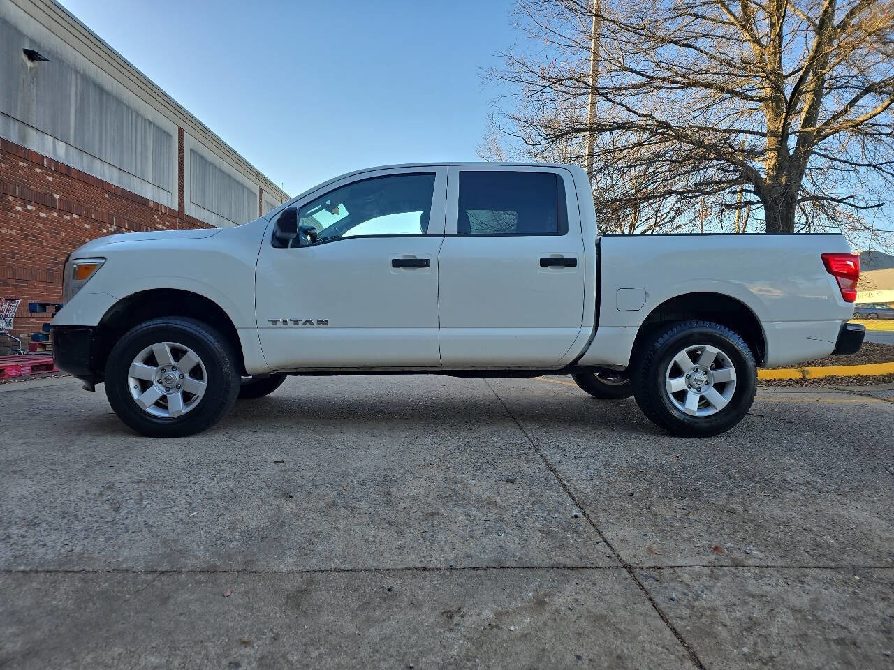 Used 2017 Nissan Titan S image 42