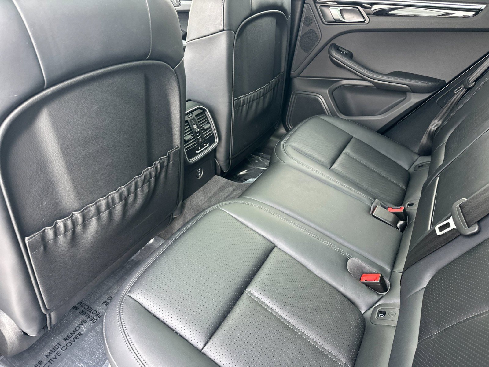 Certified 2025 Porsche Macan image 13