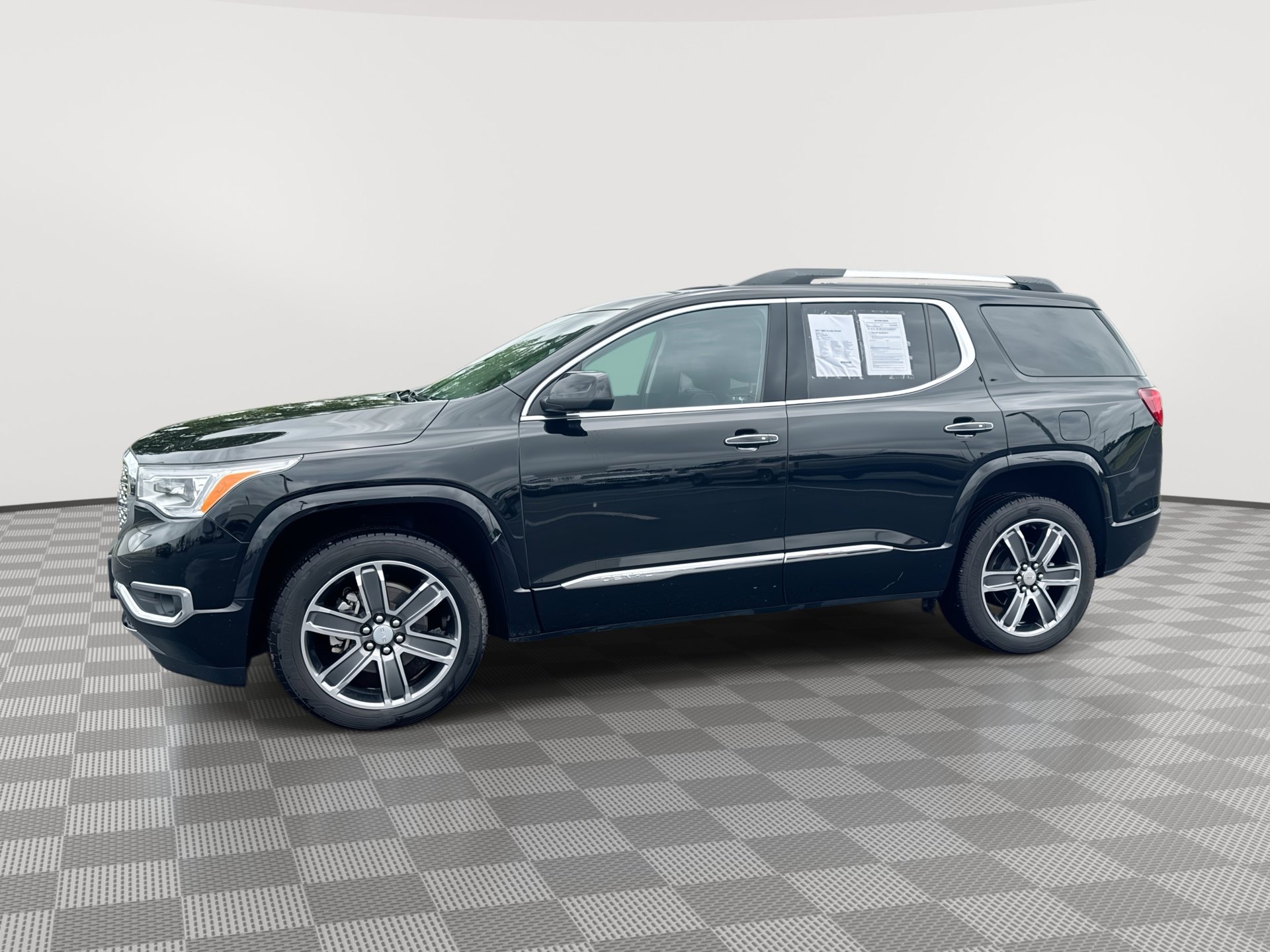 Used 2017 GMC Acadia Denali FWD video 1