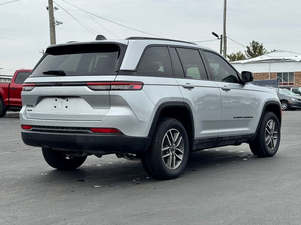 Used 2024 Jeep Grand Cherokee Altitude image 7