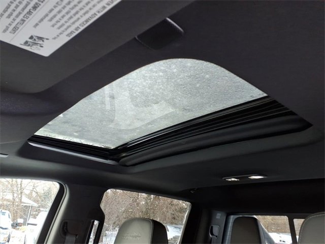 Used 2021 Chevrolet Silverado 1500 High Country w/ Technology Package image 16