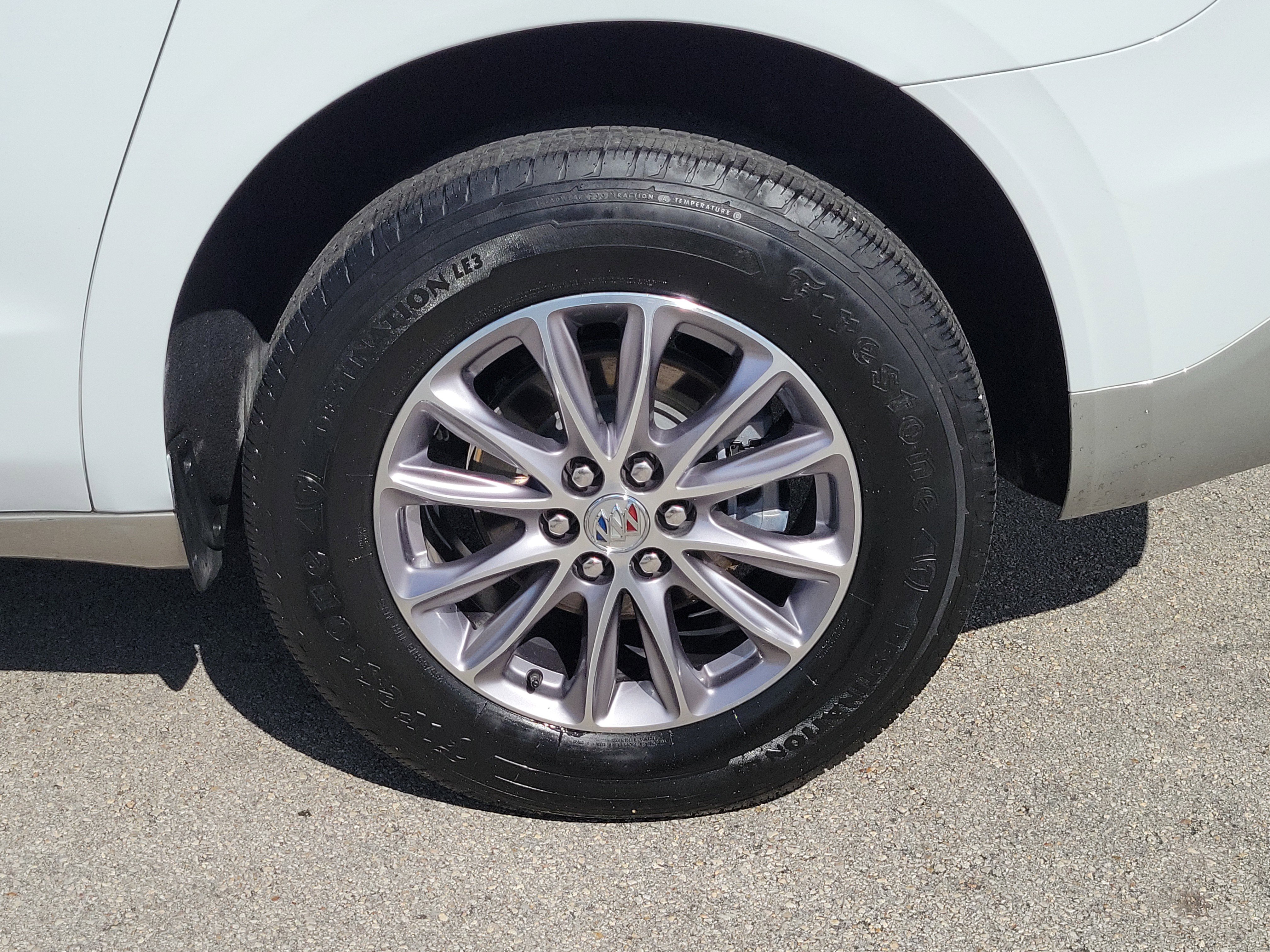 Used 2023 Buick Enclave Essence image 28