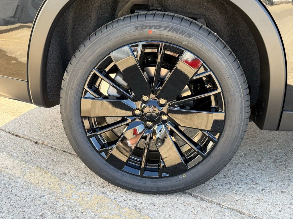 New 2026 Mitsubishi Outlander LE image 17