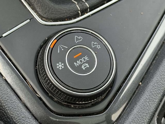 Used 2022 Volkswagen Tiguan SE w/ Panoramic Sunroof Package AWD/4WD image 29