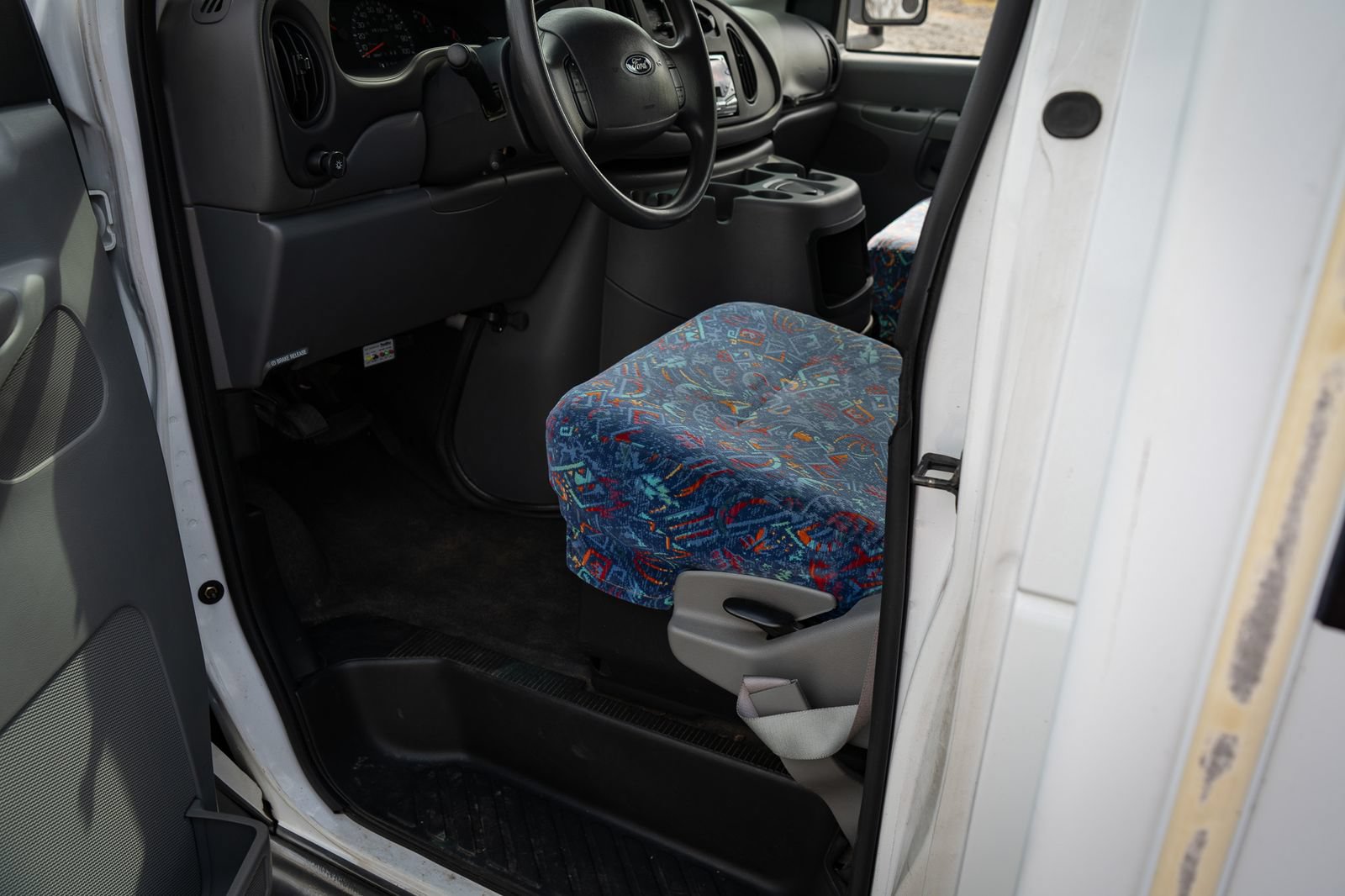 Used 2003 Ford E-450 and Econoline 450 RWD image 16
