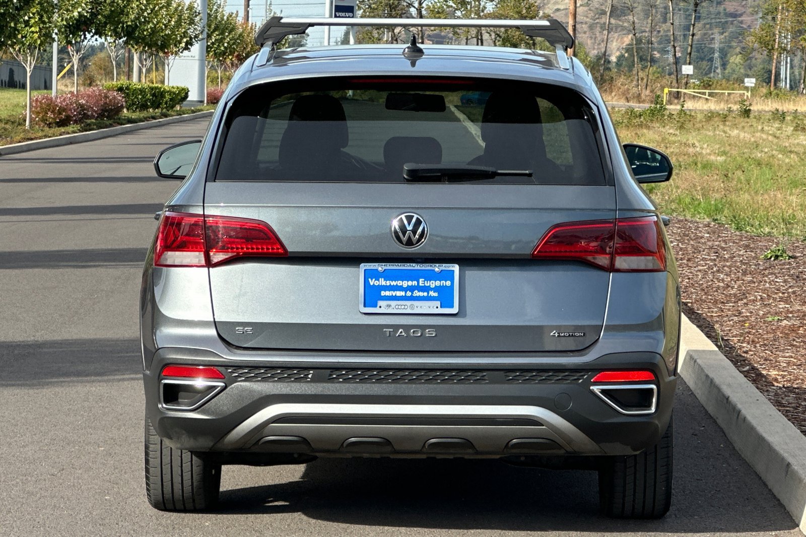 Used 2022 Volkswagen Taos SE FWD image 4