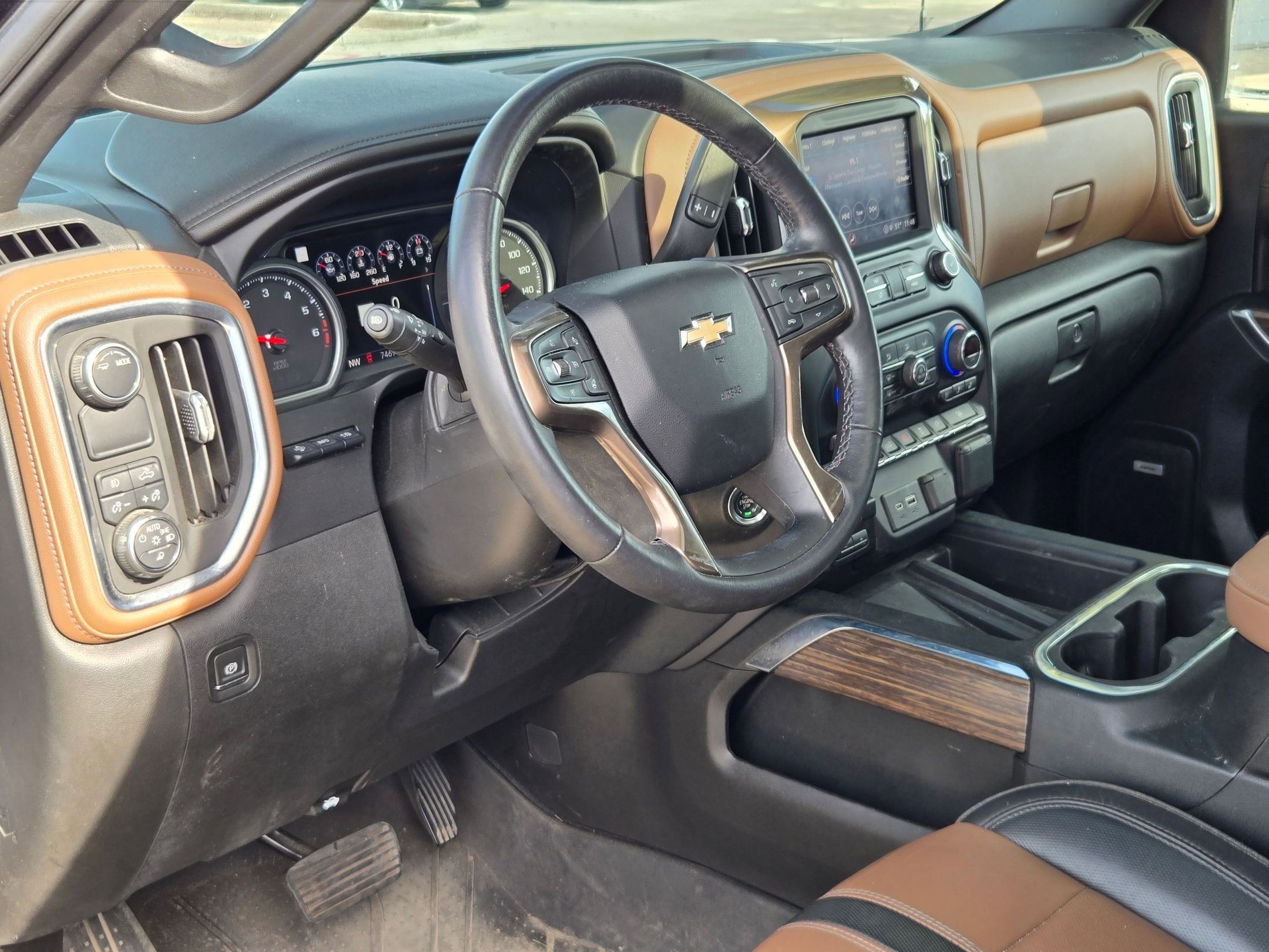 Used 2021 Chevrolet Silverado 1500 High Country w/ Technology Package image 10