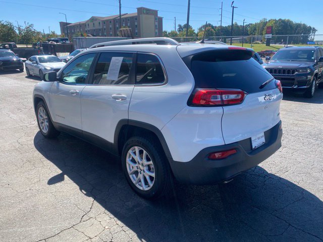 Used 2017 Jeep Cherokee Latitude w/ Comfort/Convenience Group FWD image 7
