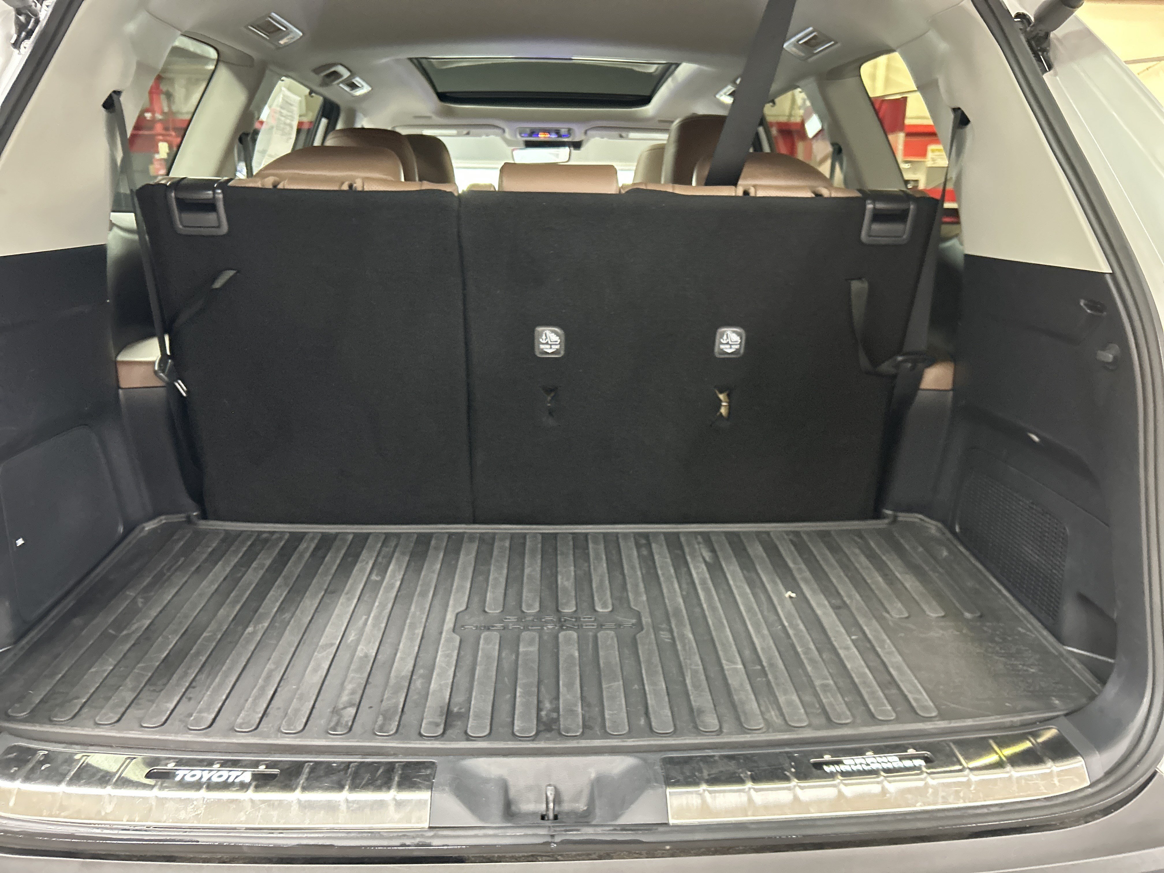Used 2025 Toyota Grand Highlander AWD image 33