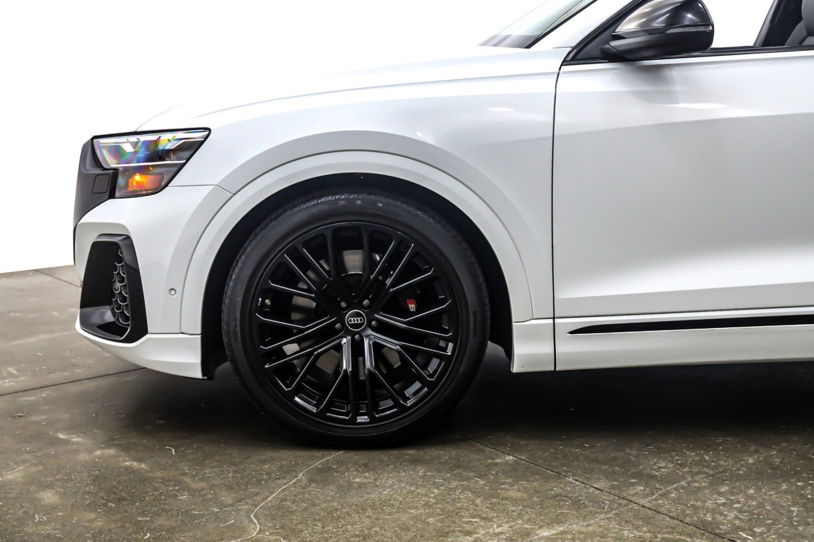 Used 2024 Audi SQ8 Premium Plus w/ Executive Package image 11