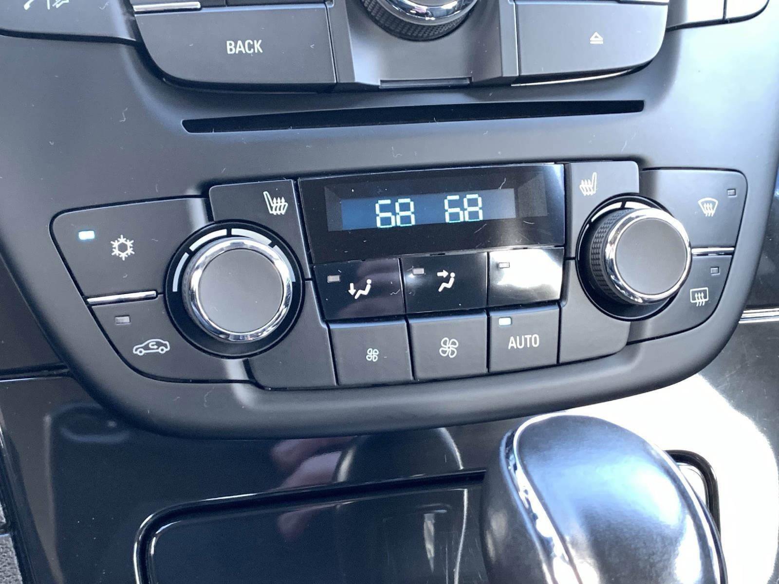 Used 2012 Buick Regal Premium image 23