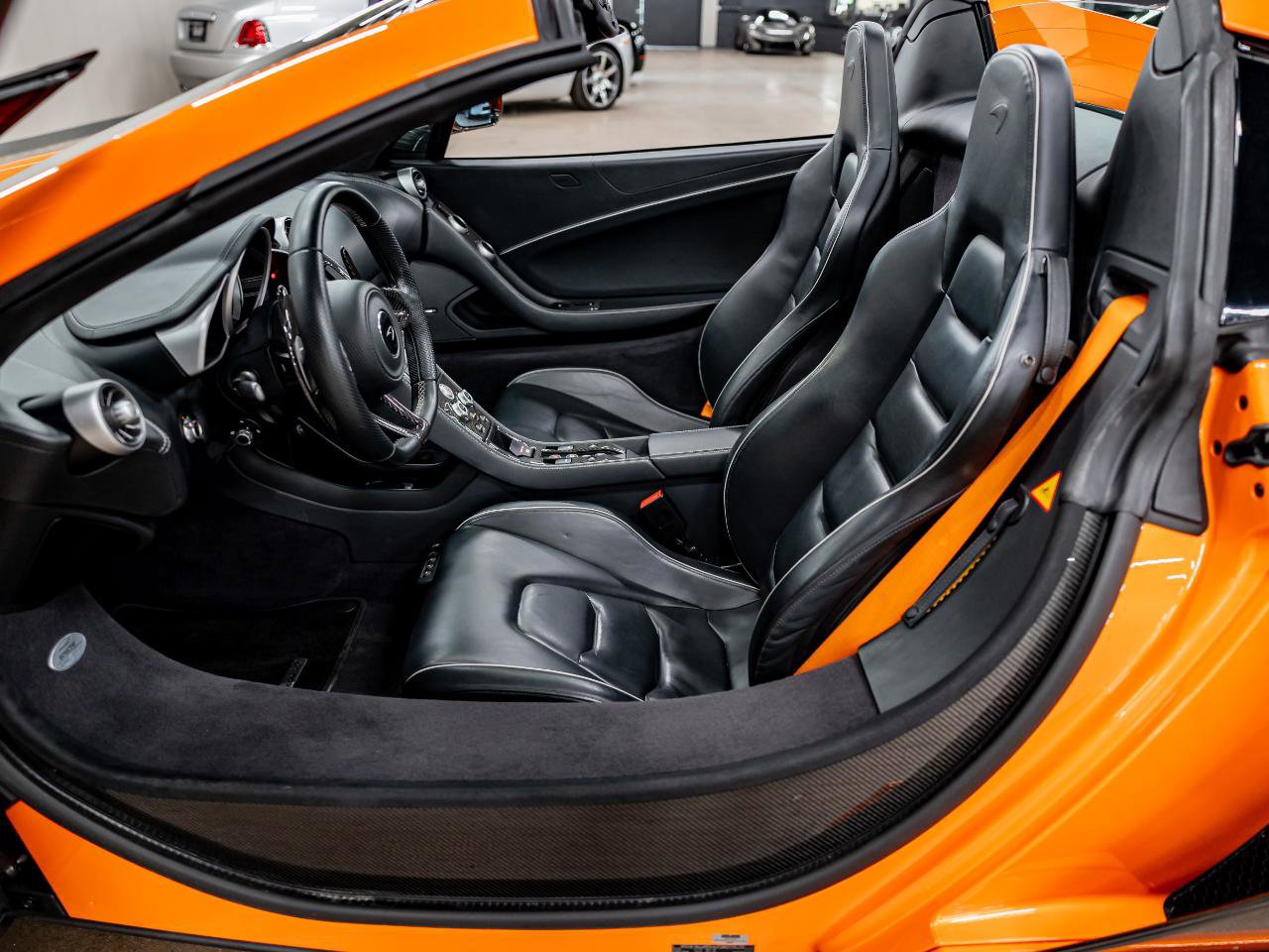 Used 2015 McLaren 650S Spider image 40
