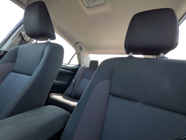 Used 2018 Toyota Corolla LE FWD image 13