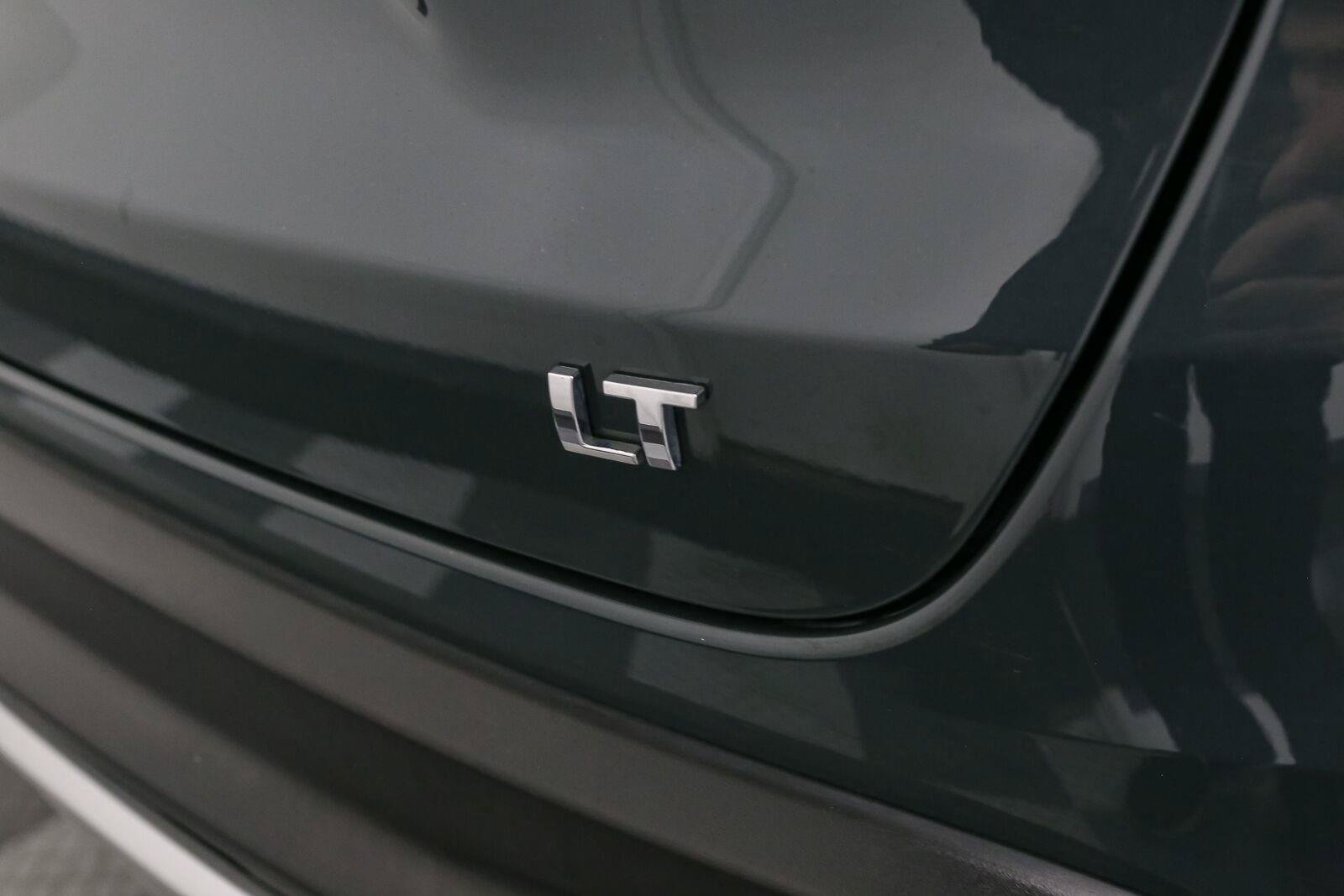 Used 2025 Chevrolet Trax LT FWD image 11