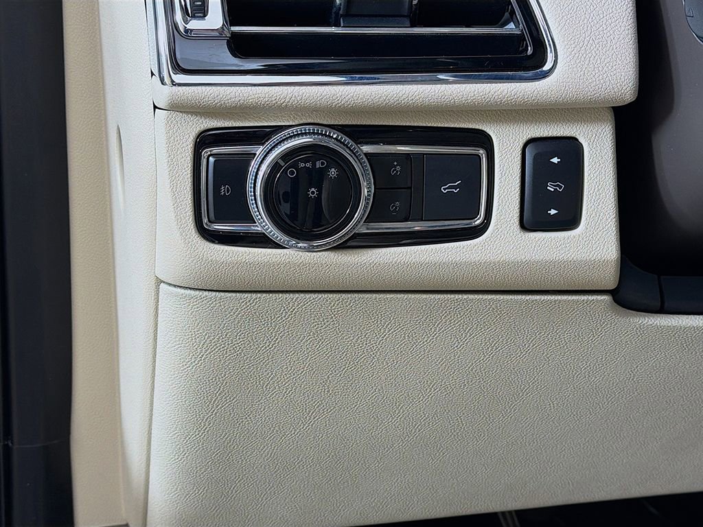 Used 2021 Lincoln Navigator Reserve w/ Luxury Package image 34