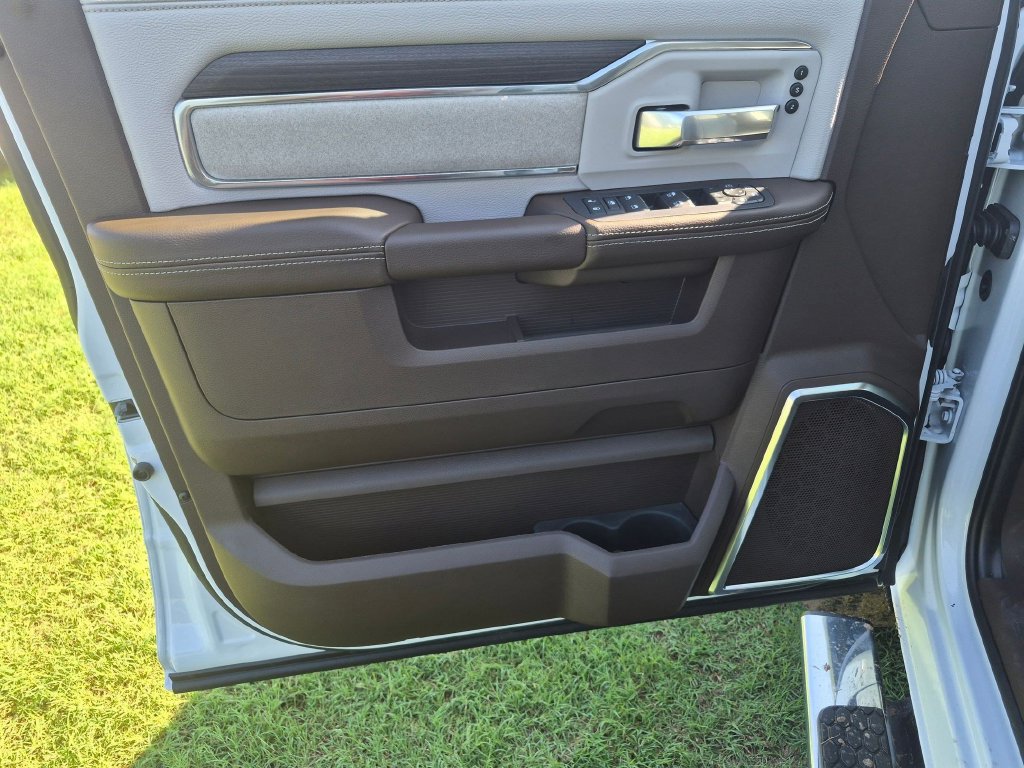 New 2026 RAM 3500 Laramie AWD/4WD image 10