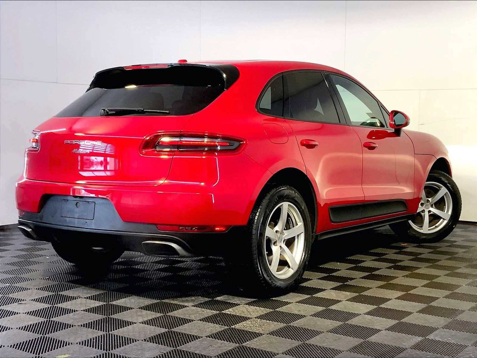 Certified 2017 Porsche Macan image 7
