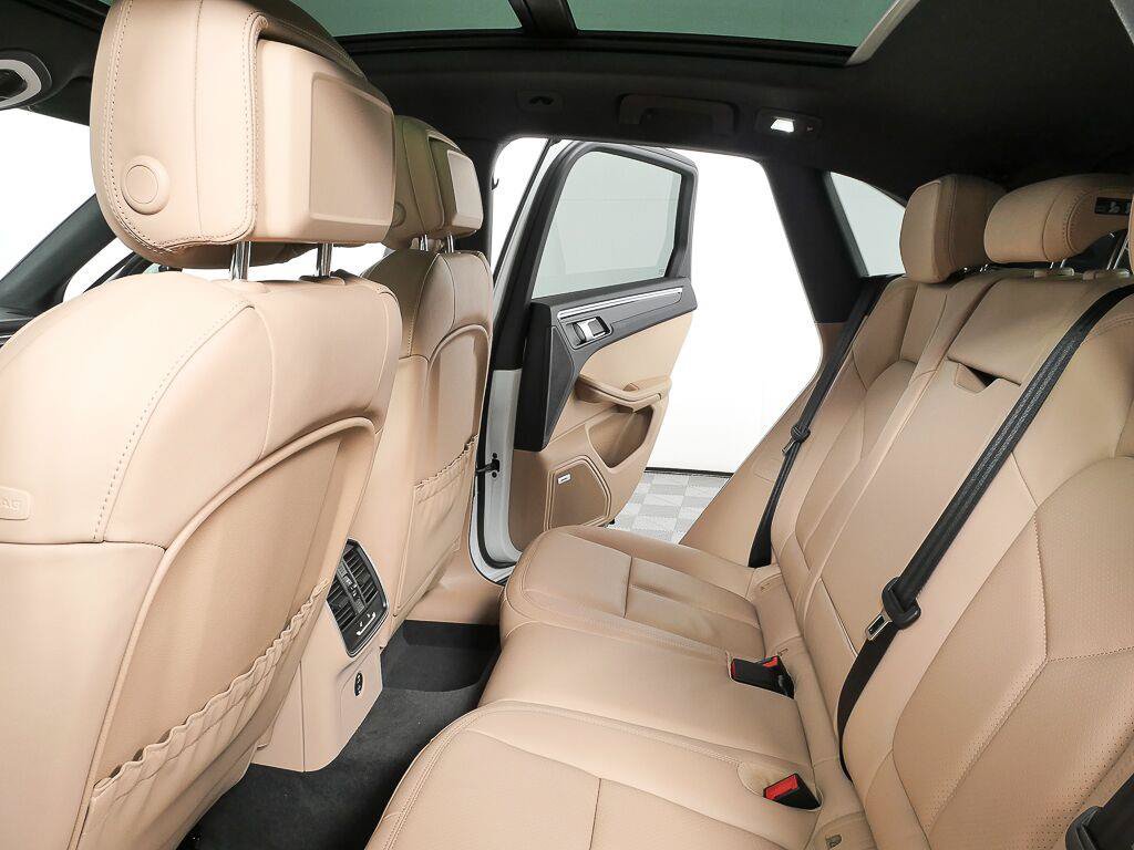 Certified 2026 Porsche Macan Turbo AWD/4WD image 21