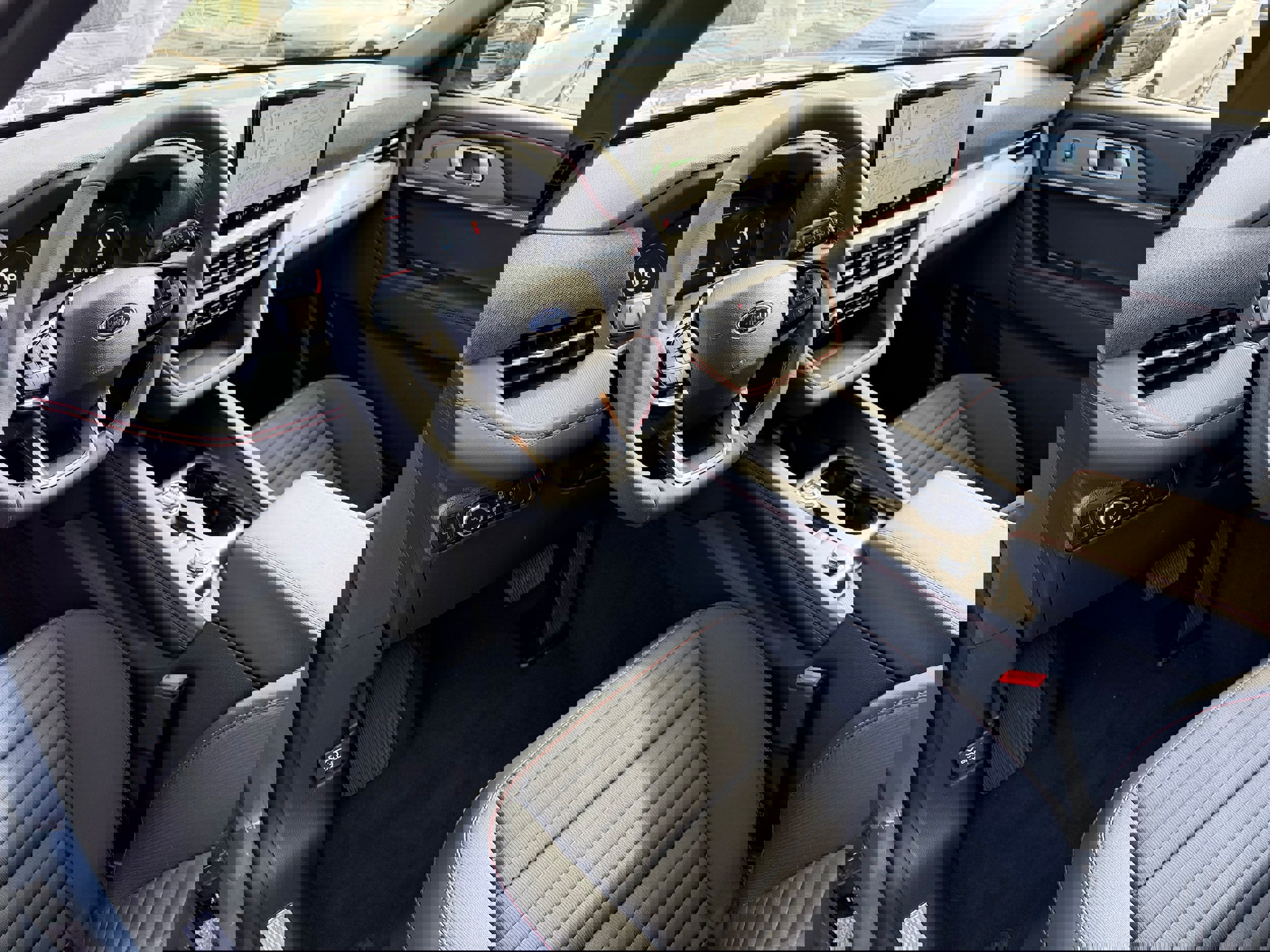 New 2026 Ford Explorer ST-Line w/ ST-Line Street Pack image 9