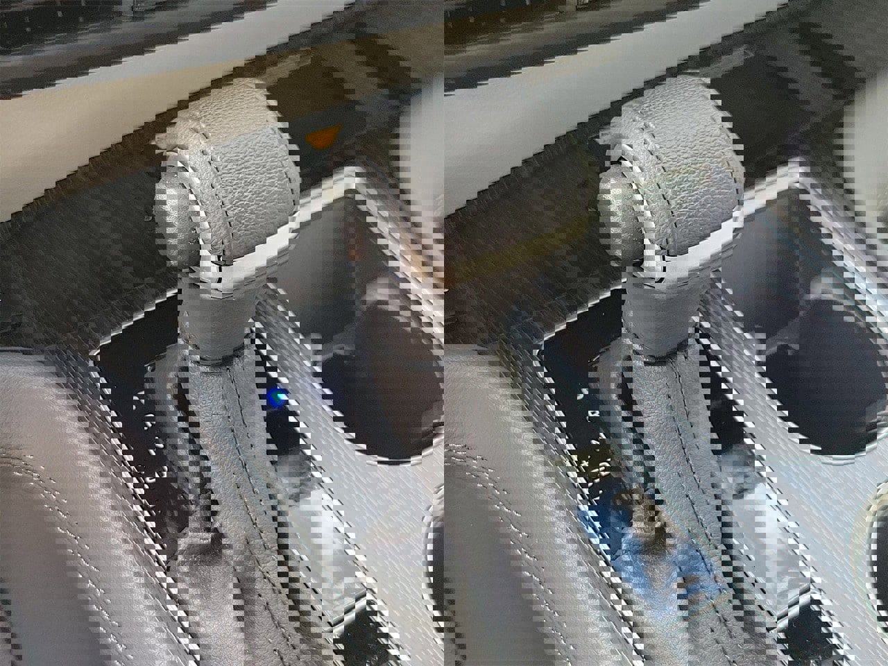 Used 2024 Toyota Sienna Limited image 28