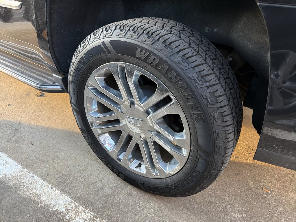 Used 2020 Cadillac Escalade 2WD image 4