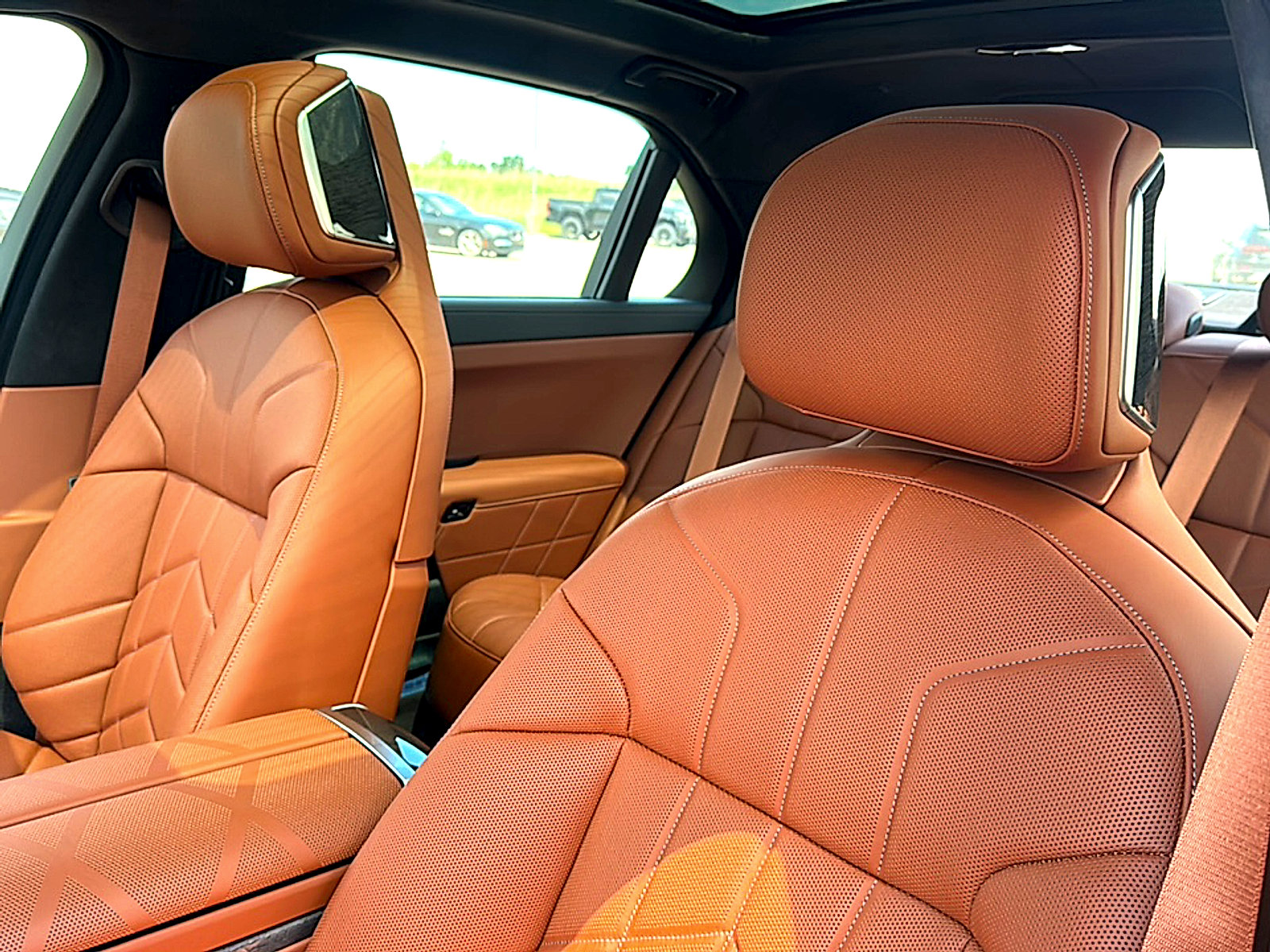 New 2026 BMW 740i w/ Premium Package RWD image 11