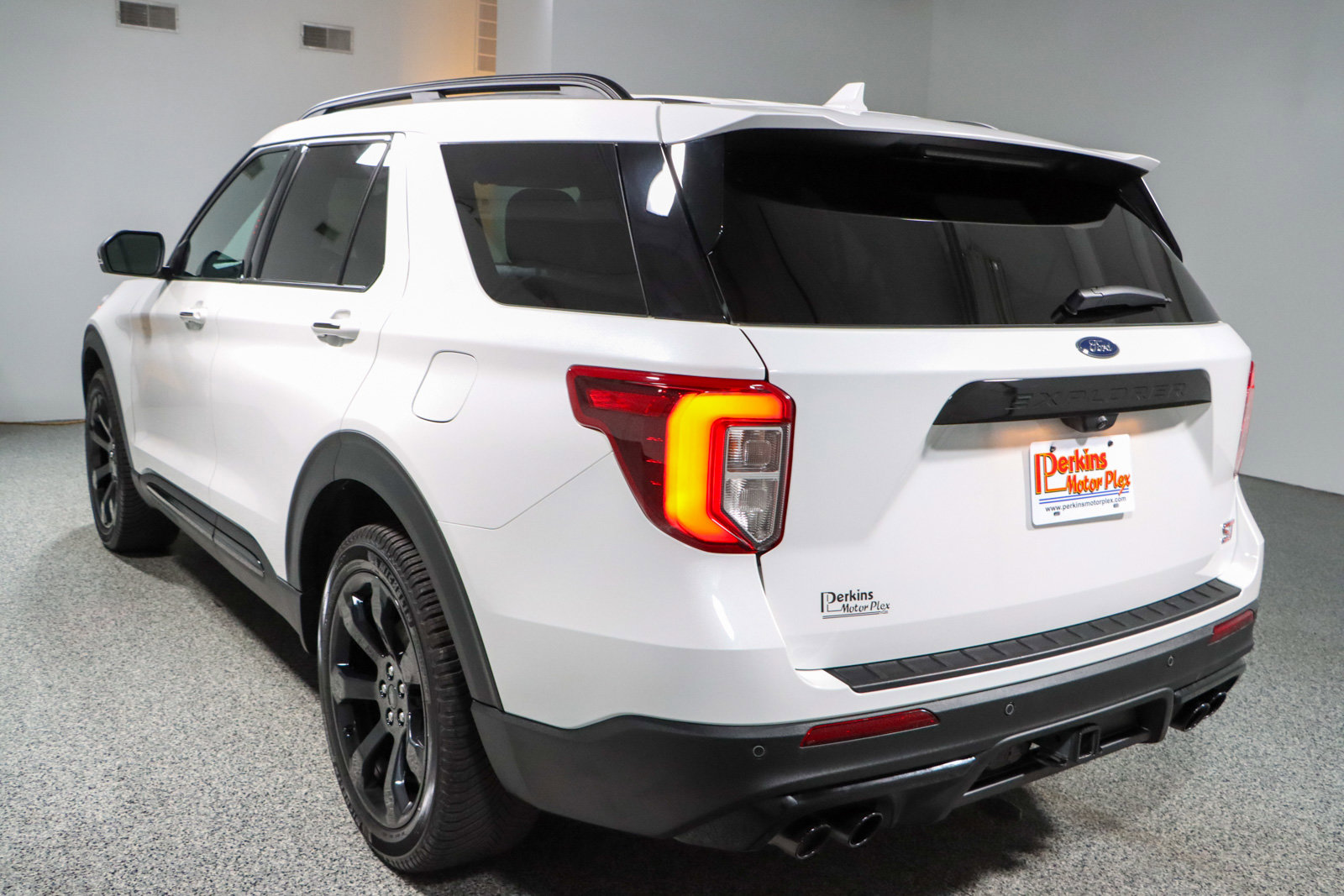 Used 2023 Ford Explorer ST w/ Equipment Group 401A image 9