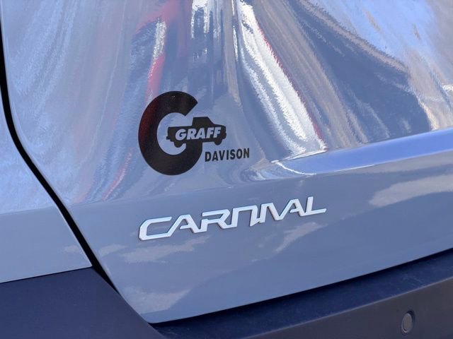 Used 2025 Kia Carnival EX image 32