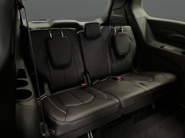 New 2026 Chrysler Pacifica Select image 32