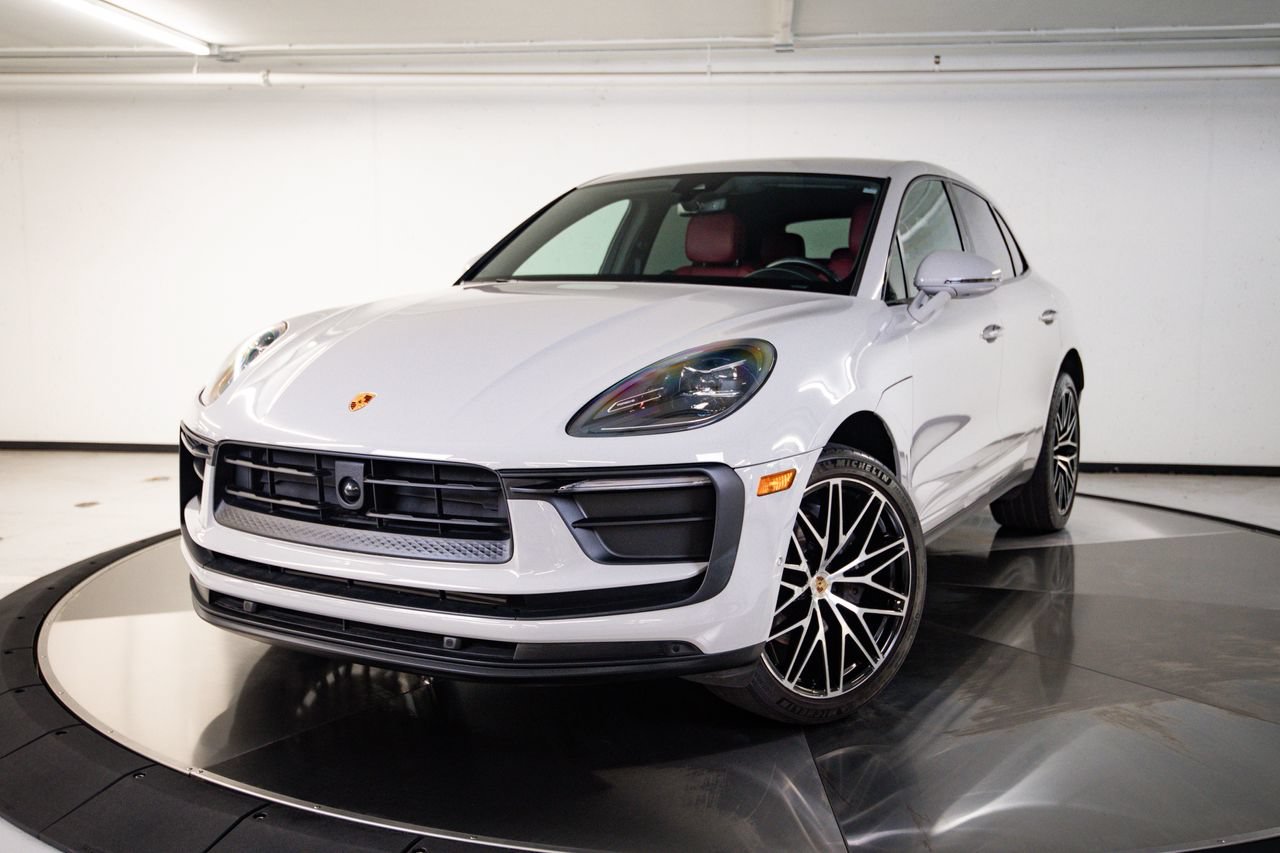 Certified 2023 Porsche Macan AWD/4WD image 1