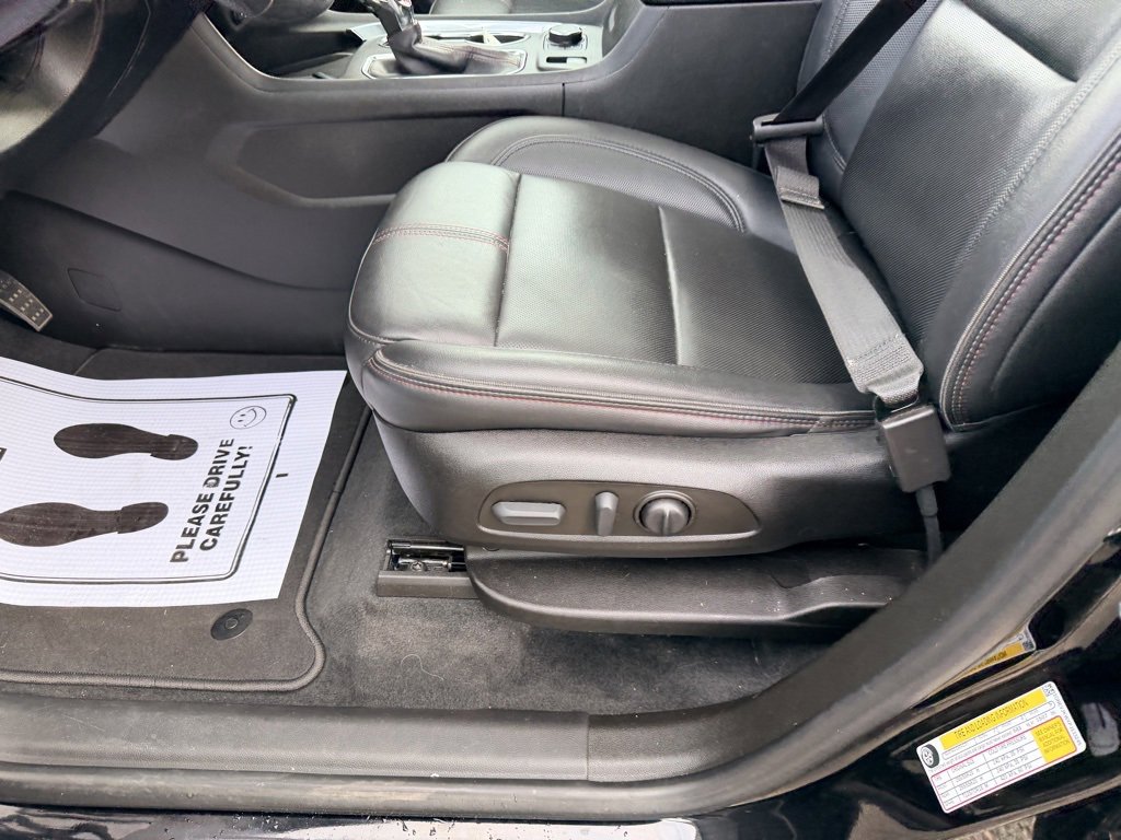 Used 2023 Chevrolet Traverse RS image 14