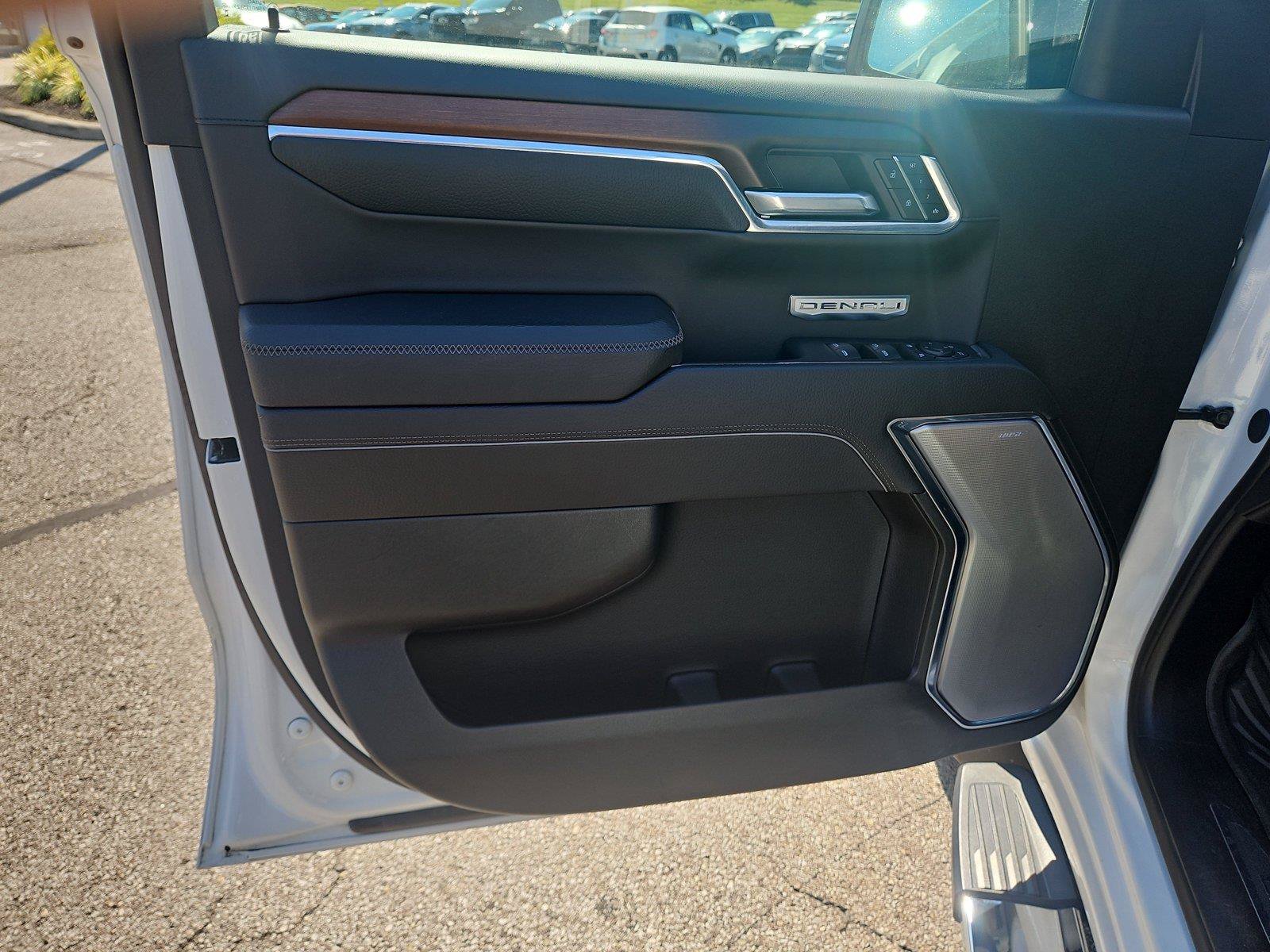 Used 2024 GMC Sierra 1500 Denali w/ Technology Package AWD/4WD image 18