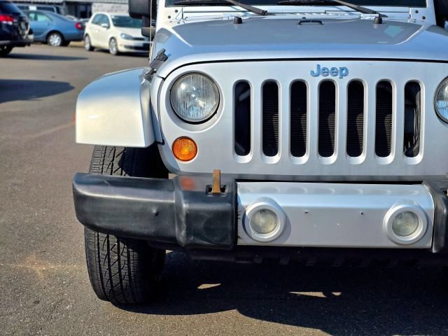 Used 2008 Jeep Wrangler Unlimited Sahara AWD/4WD image 2