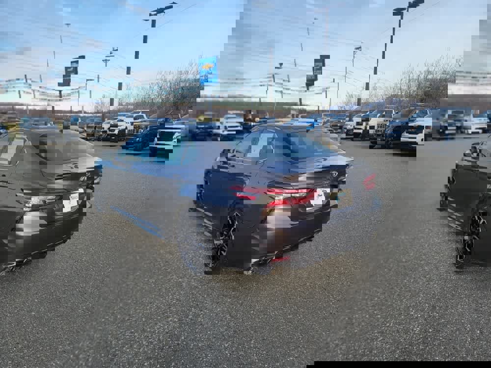 Used 2019 Toyota Camry XSE image 3