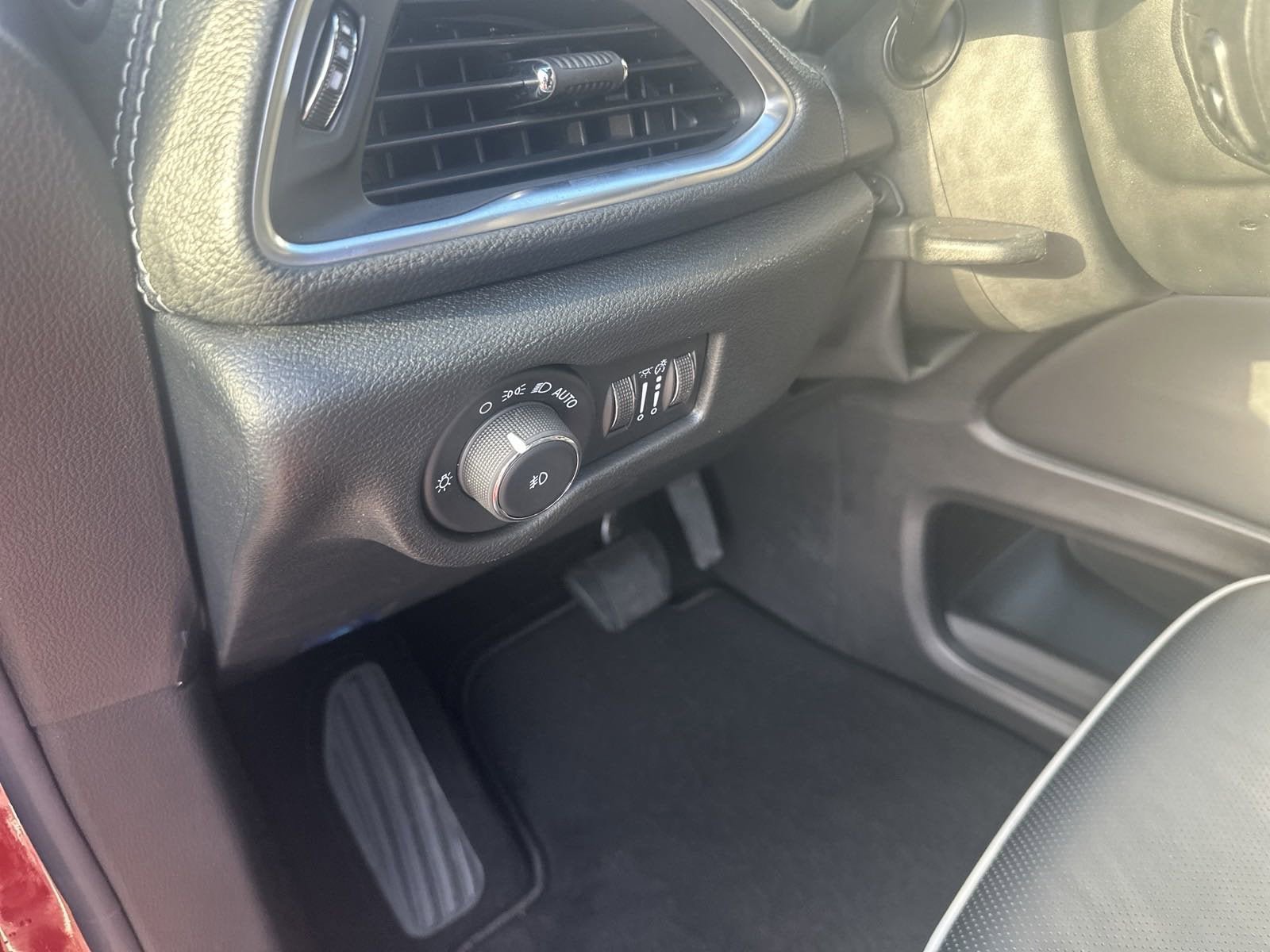New 2024 Chrysler Pacifica Premium FWD image 32