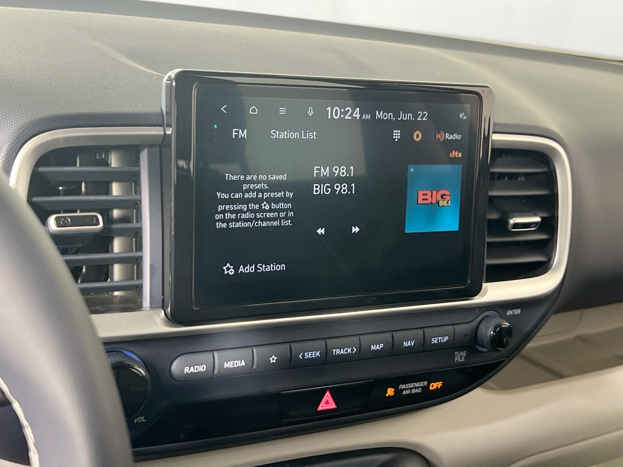 Used 2023 Hyundai Venue Limited FWD image 15