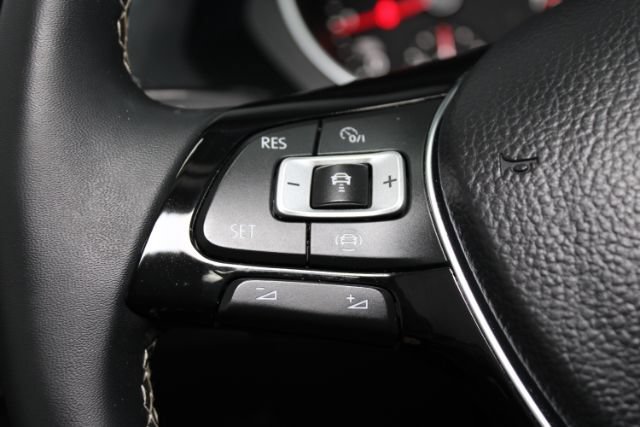 Used 2021 Volkswagen Tiguan SE w/ Panoramic Sunroof Package FWD image 17