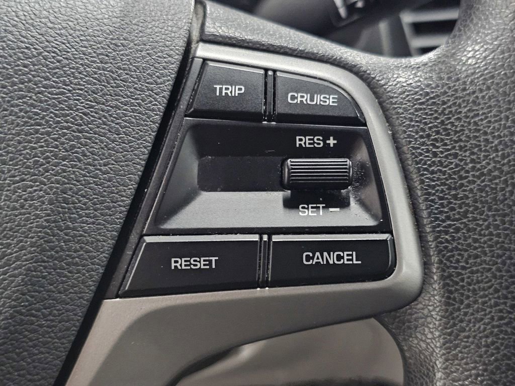 Used 2017 Hyundai Elantra SE FWD image 28