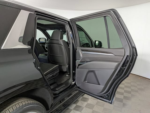 New 2026 Cadillac Escalade Luxury w/ LPO, Floor Liner Package AWD/4WD image 38