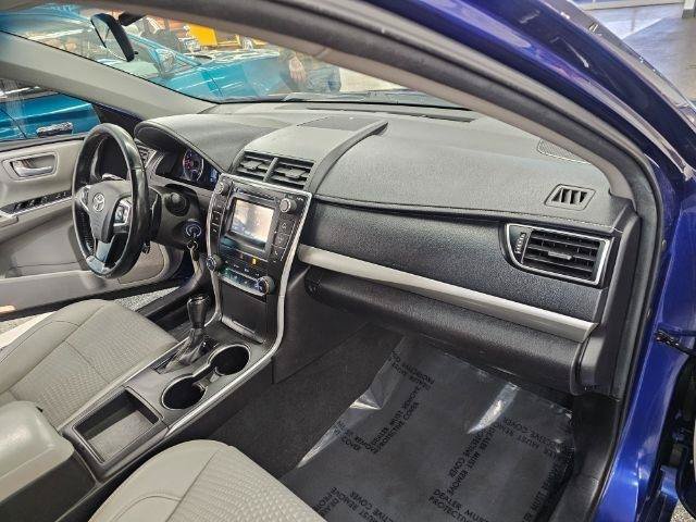 Used 2015 Toyota Camry SE FWD image 13