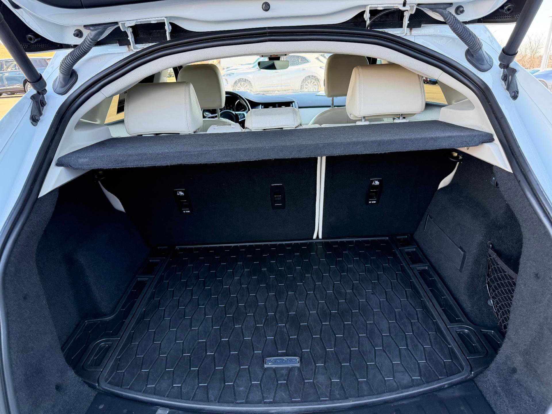 Used 2020 Jaguar E-PACE Sport Utility image 12