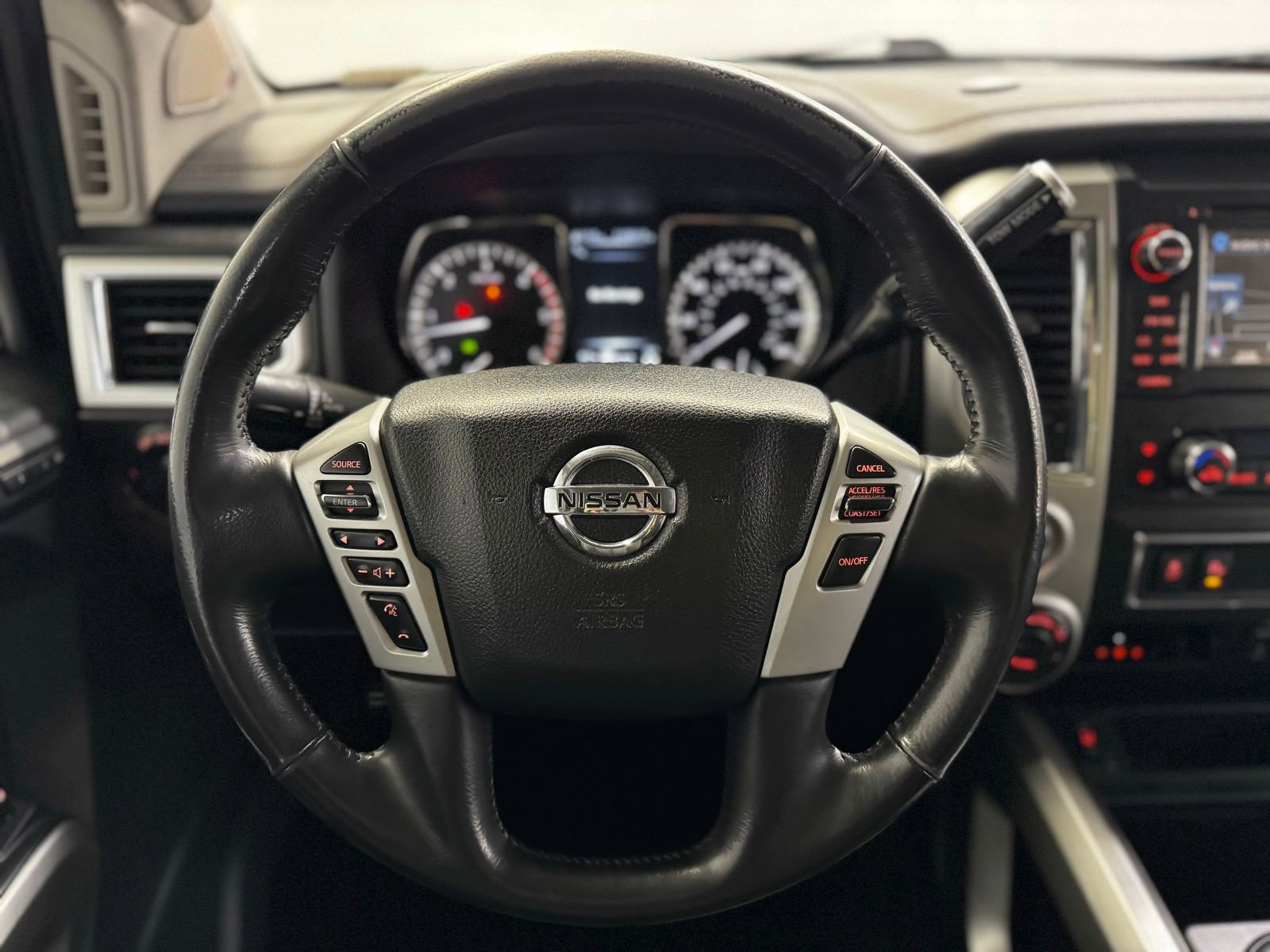 Used 2018 Nissan Titan SL w/ Chrome Package AWD/4WD image 13