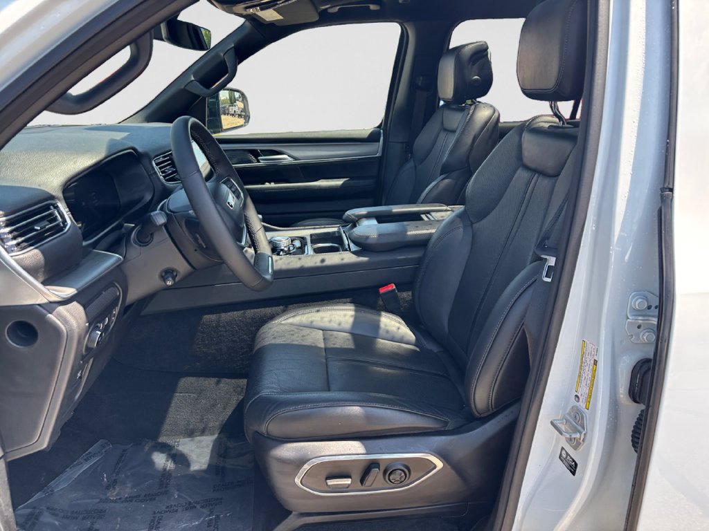 Used 2024 Jeep Wagoneer Series II AWD/4WD image 11